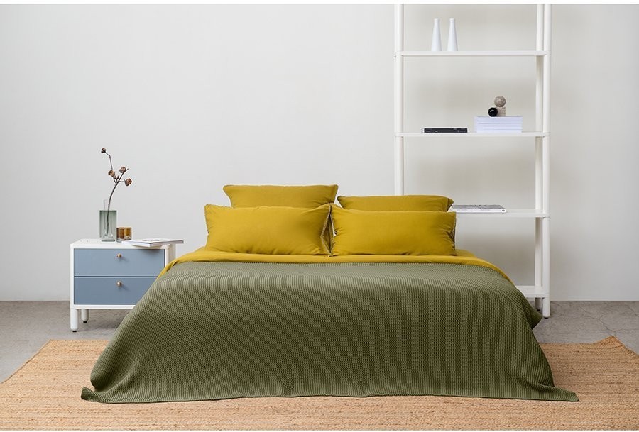 Комплект постельного белья оливкового цвета с контрастным кантом из коллекции essential, 150х200 см (73722)