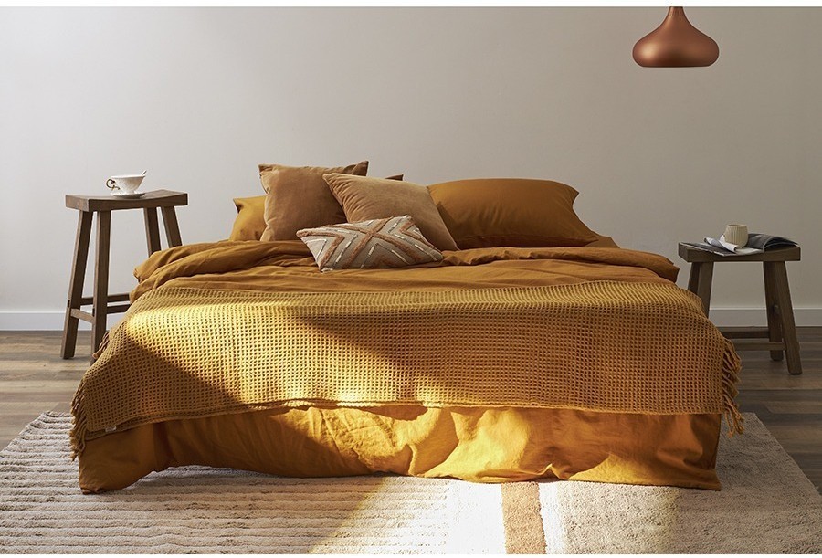 Простыня изо льна и хлопка цвета карри из коллекции essential, 240х270 см (77161)
