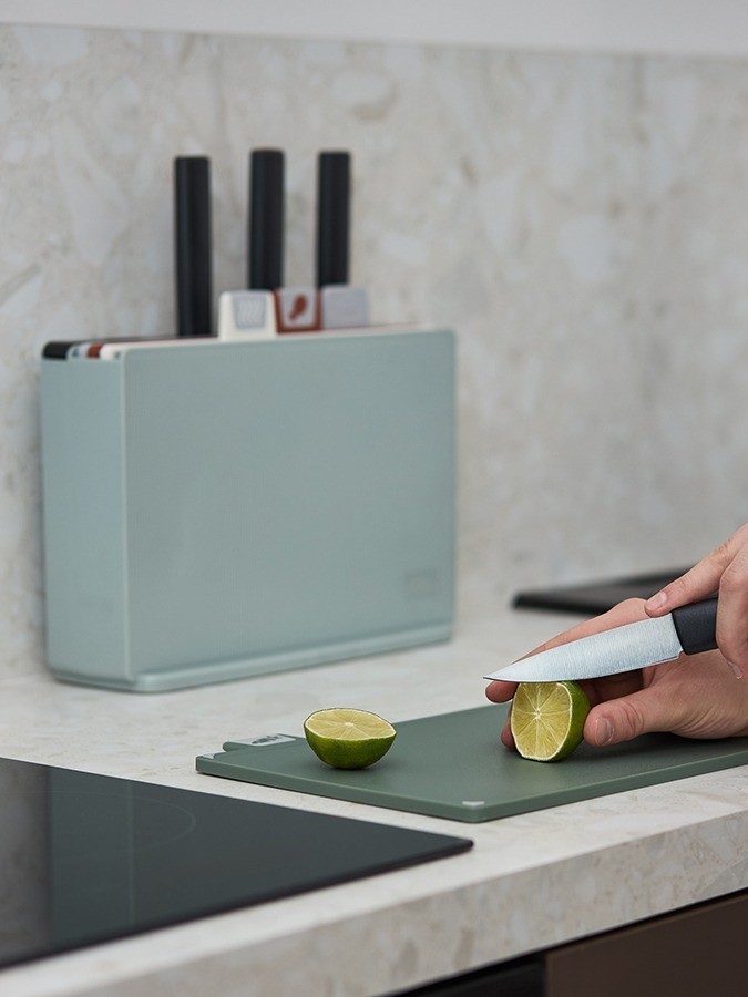 Набор из 4-х разделочных досок и 4-х ножей с держателем cut&store (78696)