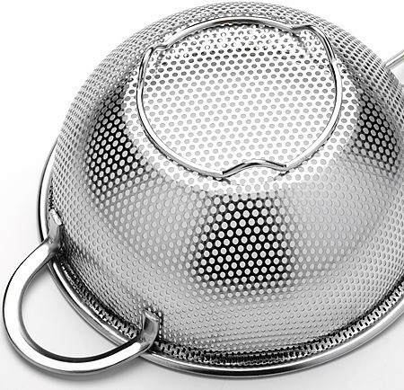 Дуршлаг металлический с ручкой 31,5 см MAYER BOCH (40524)