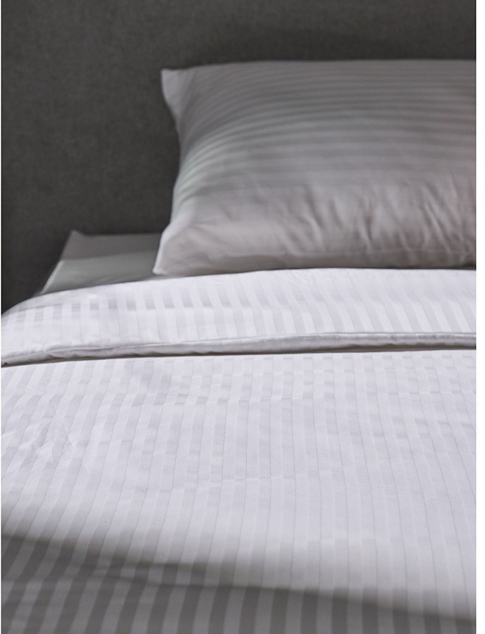 Простыня на резинке из страйп-сатина из коллекции essential, 180х200х30 см (77179)