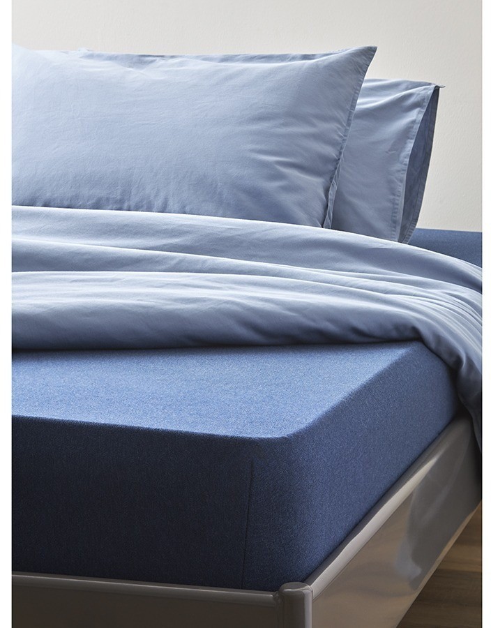 Простыня на резинке из хлопкового трикотажа темно-синего цвета из коллекции essential, 180х200х30 см (76113)