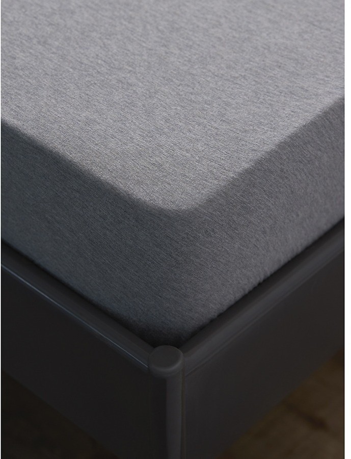 Простыня на резинке из хлопкового трикотажа серого цвета из коллекции essential, 180х200х30 см (76111)