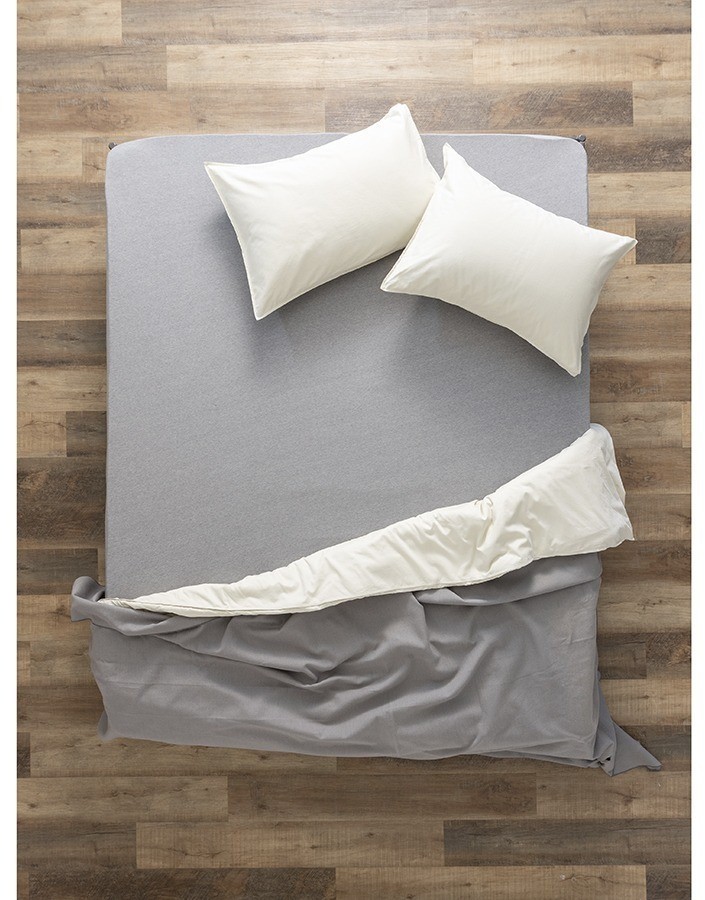 Простыня на резинке из хлопкового трикотажа серого цвета из коллекции essential, 160х200х30 см (76110)