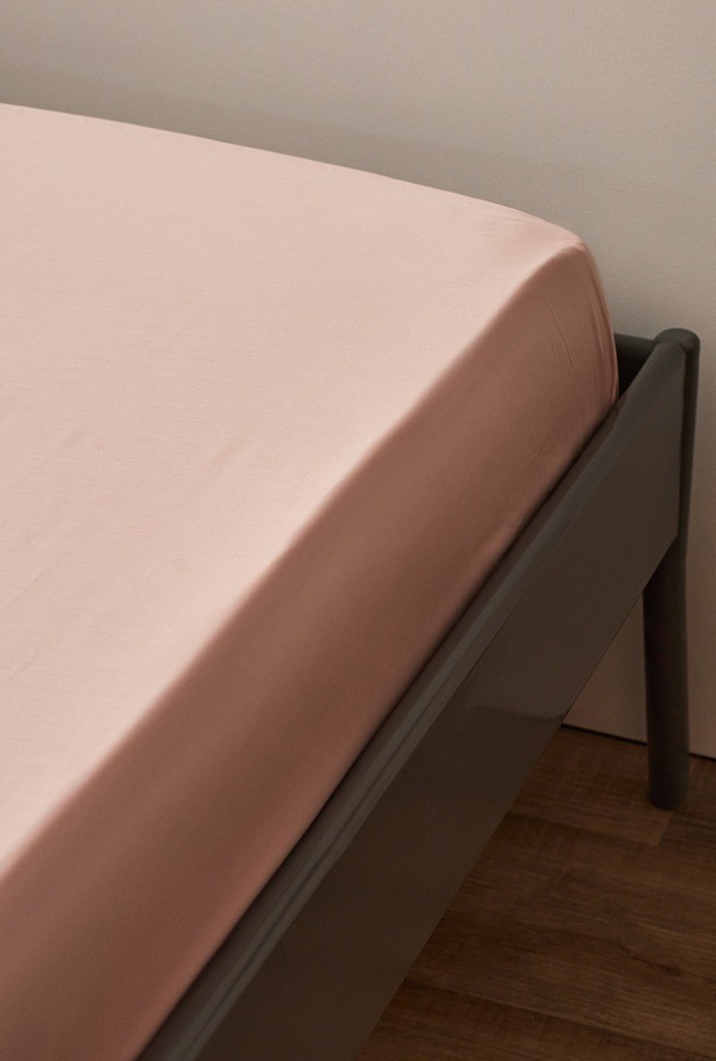 Простыня из премиального сатина цвета пыльной розы из коллекции essential, 180х270 см (78483)