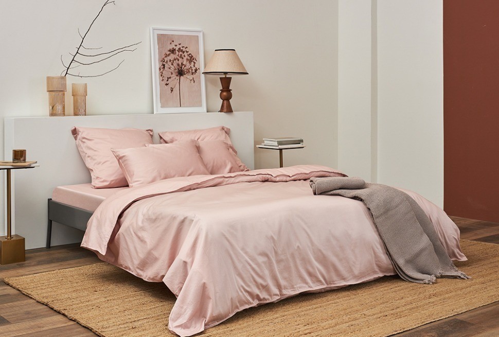 Простыня из премиального сатина цвета пыльной розы из коллекции essential, 240х270 см (78482)