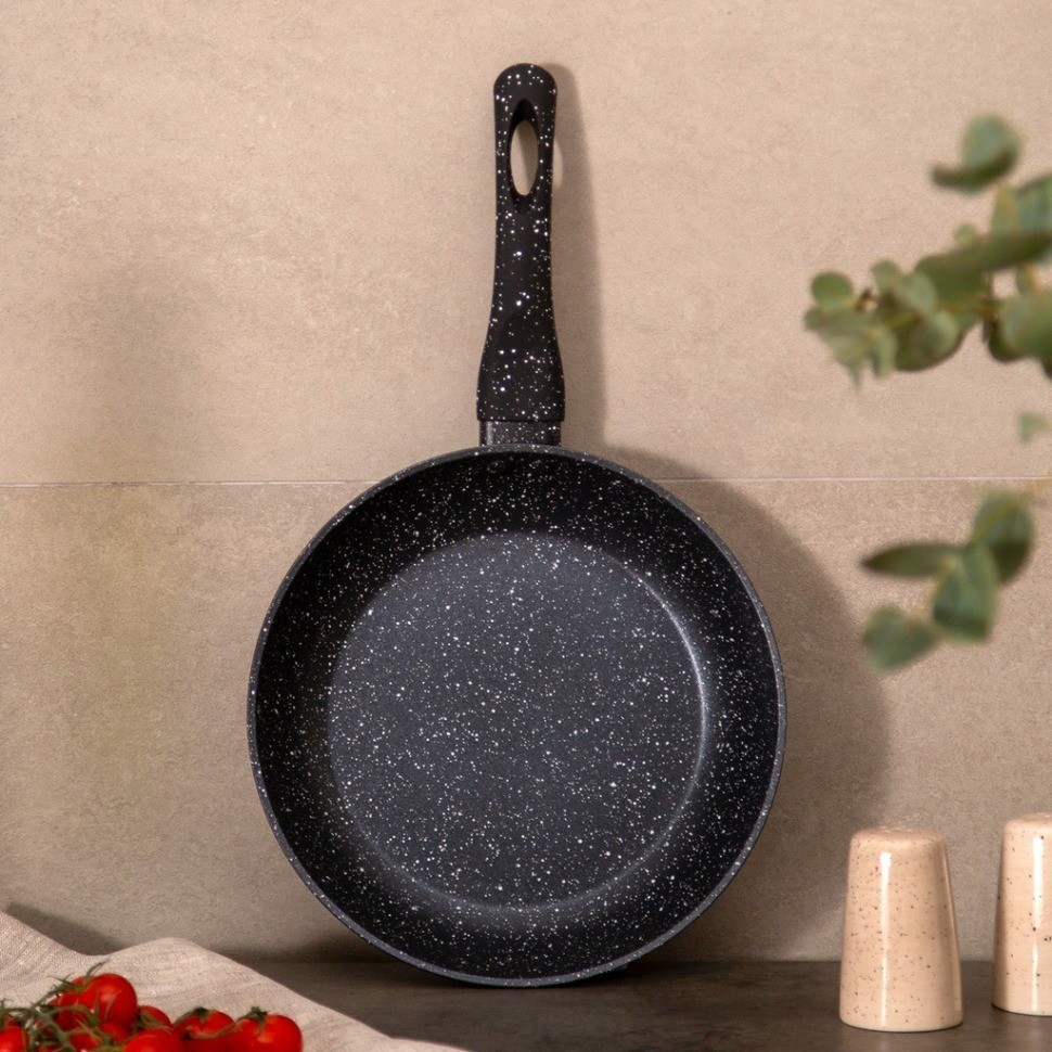 Сковорода agness с антипригарным покрытием "black marble", 22х4,5см (932-513)