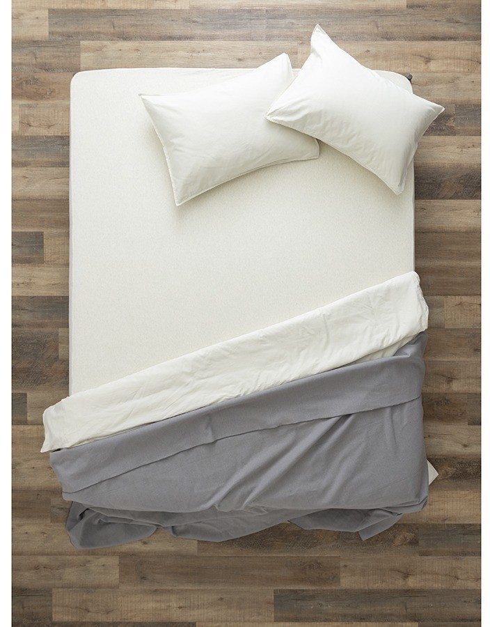 Простыня на резинке из хлопкового трикотажа серо-бежевого цвета из коллекции essential, 160х200х30 см (76108)