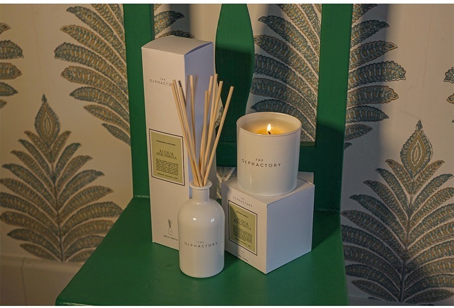 Свеча ароматическая the olphactory, white insignia, acqua bergamota, 60 ч (78044)