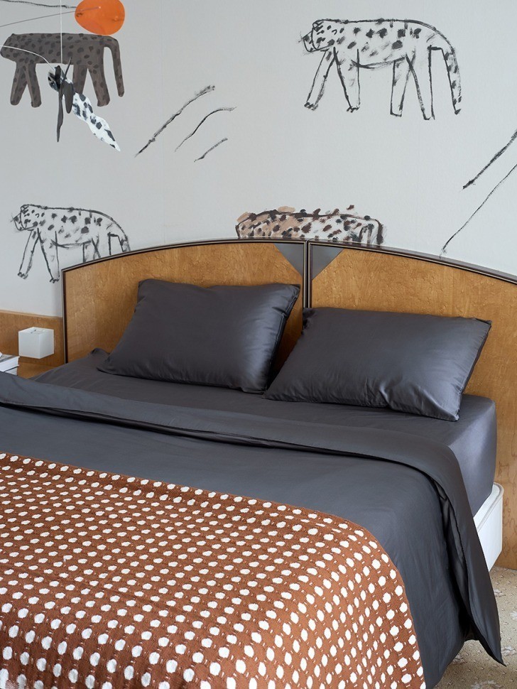 Простыня из премиального сатина темно-серого цвета из коллекции essential, 180х270 см (78481)