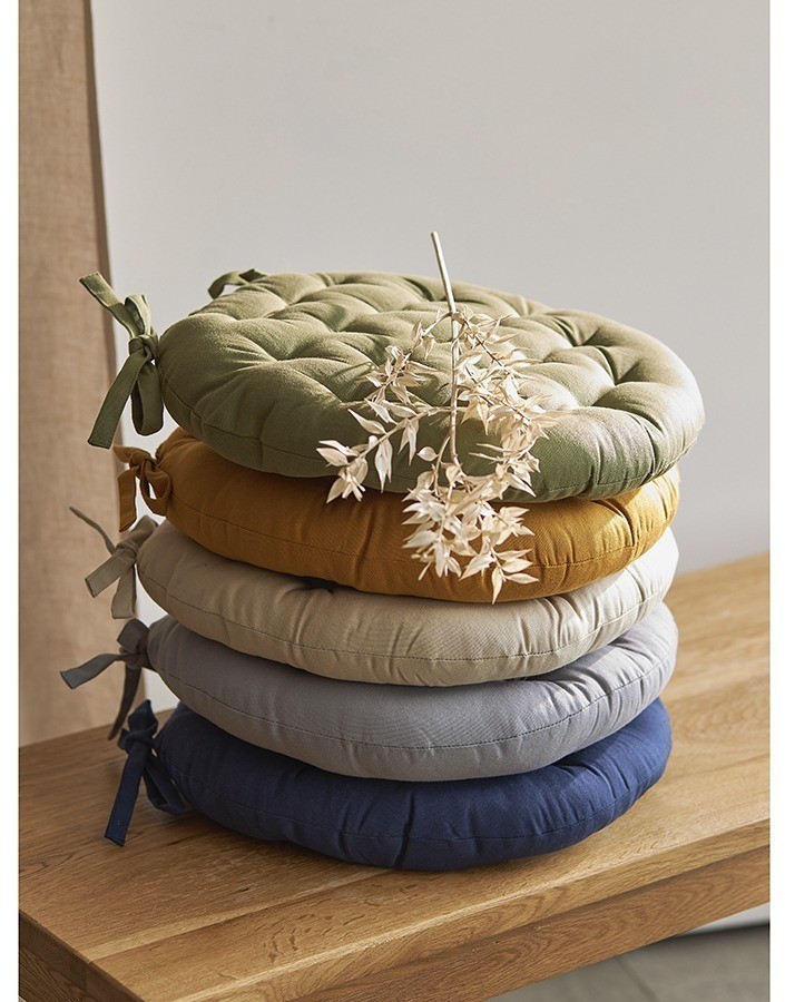 Подушка на стул круглая из хлопка цвета карри из коллекции essential, 35 см (77456)