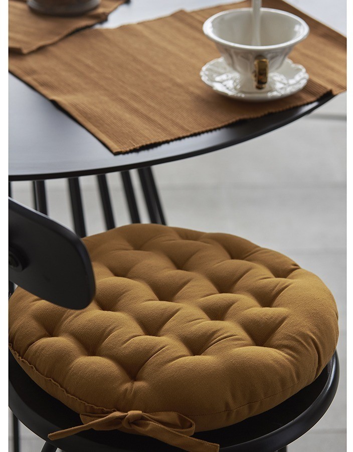 Подушка на стул круглая из хлопка цвета карри из коллекции essential, 35 см (77456)