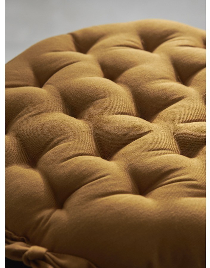 Подушка на стул круглая из хлопка цвета карри из коллекции essential, 35 см (77456)