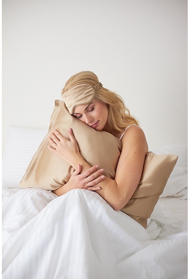 Наволочка из натурального шелка бежевого цвета из коллекции essential, 50х70 см (77832)