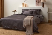 Простыня из премиального сатина темно-серого цвета из коллекции essential, 240х270 см (78480)