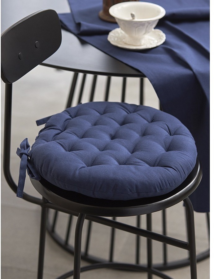 Подушка на стул круглая из хлопка темно-синего цвета из коллекции essential, 35 см (77455)