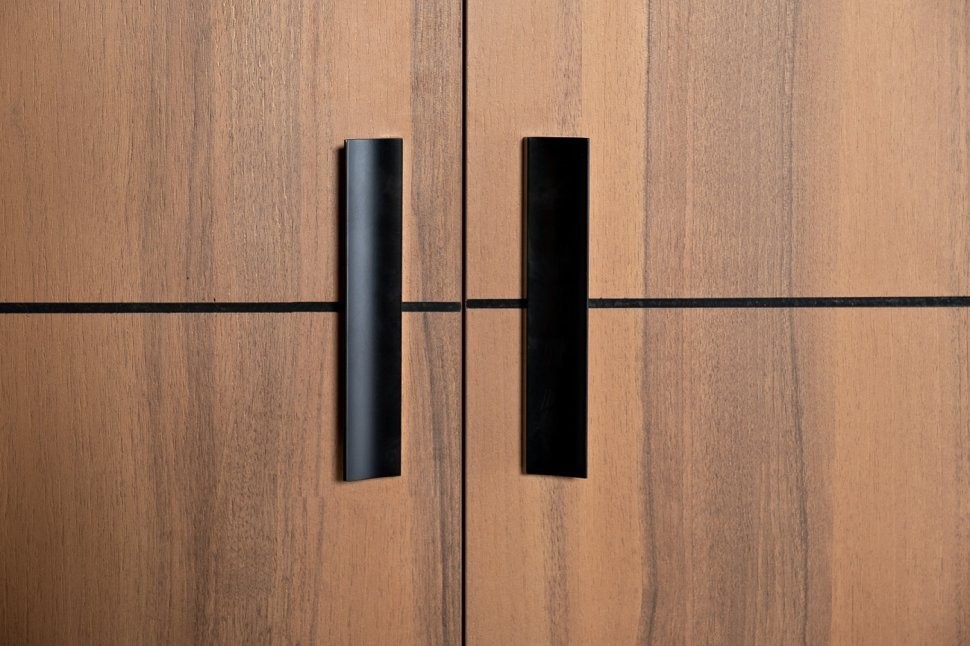 Шкаф двухдверный с полками цвет орех, дверцы глухие (TT-00010411)