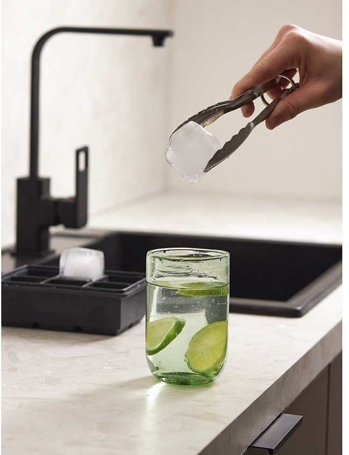 Форма для льда с крышкой ice cubes (77273)