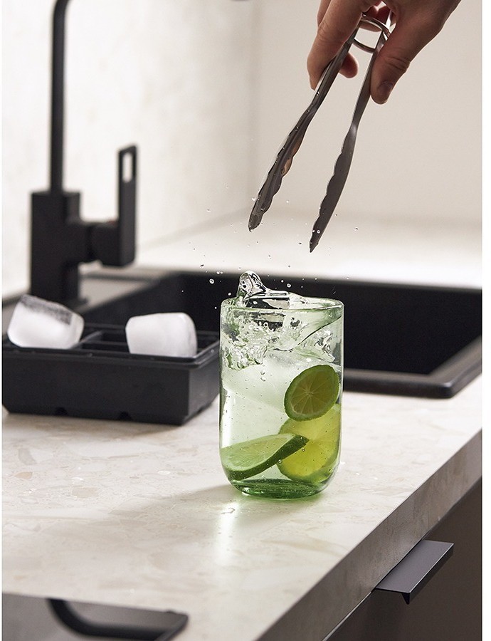 Форма для льда с крышкой ice cubes (77273)