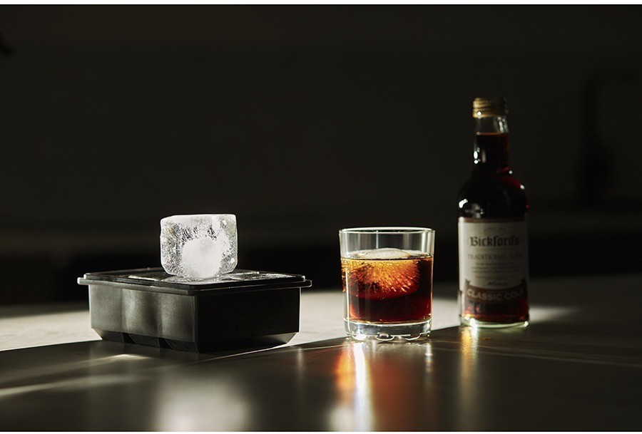 Форма для льда с крышкой ice cubes (77273)