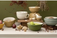 Миска бежевого цвета с рельефным узором Ягоды Тайги из коллекции russian north, 1,5 л (74996)