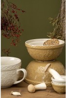 Миска бежевого цвета с рельефным узором Ягоды Тайги из коллекции russian north, 1,5 л (74996)