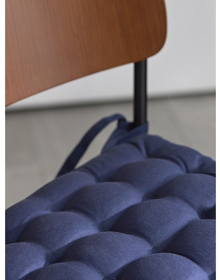 Подушка на стул из хлопка темно-синего цвета из коллекции essential, 35х35 см (77450)