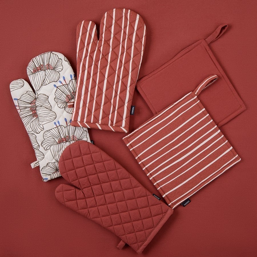 Прихватка-варежка из хлопка молочного цвета с принтом Цветы из коллекции prairie, 33х17,5 см (69802)