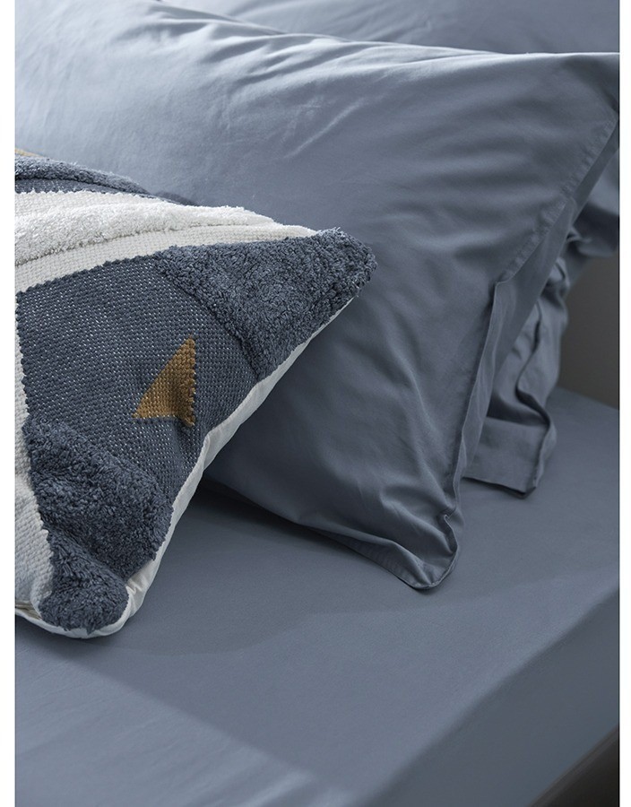 Набор из двух наволочек из сатина джинсово-синего цвета с брашинг-эффектом из коллекции essential, 70х70 см (76091)