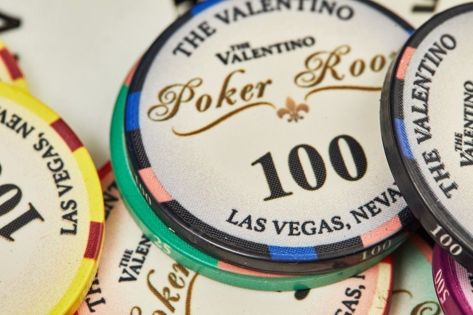 Набор для покера Valentino Poker Room Ceramic на 300 фишек в дубовом кейсе, Partida (46408)