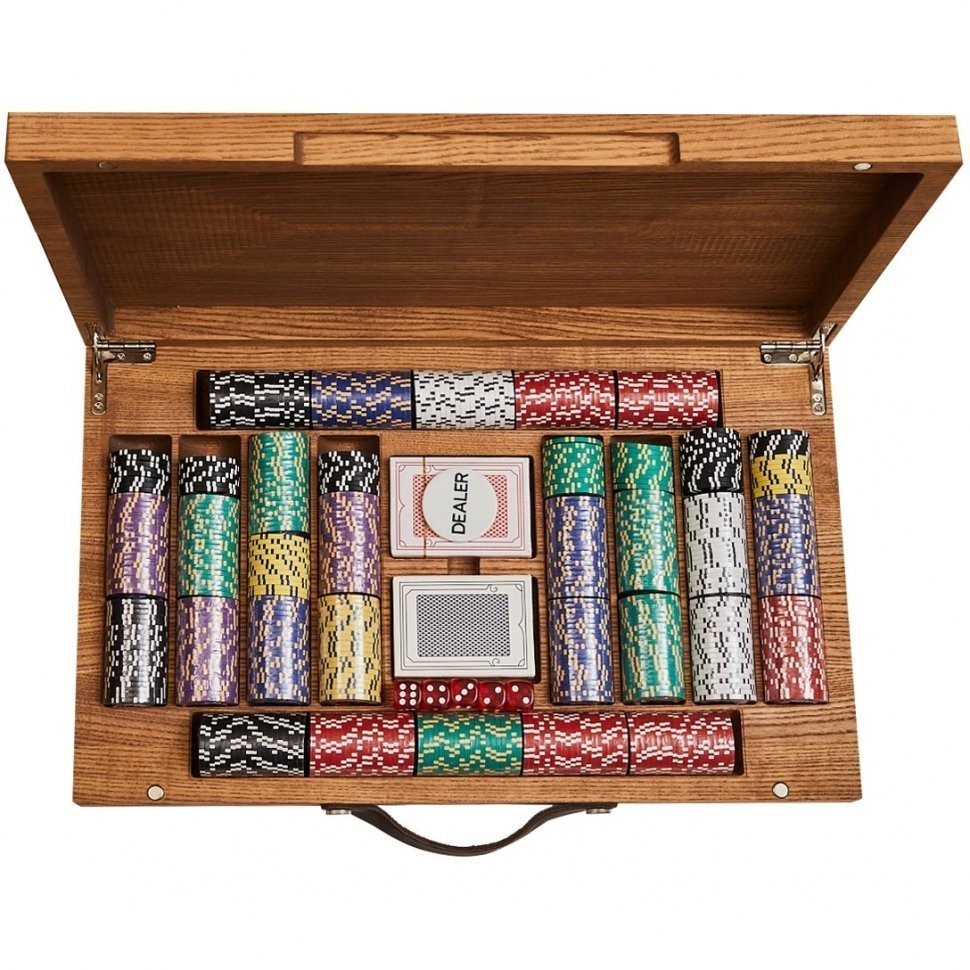Набор для игры в покер Royal Flush на 600 фишек в кейсе из ясеня, Partida (46395)