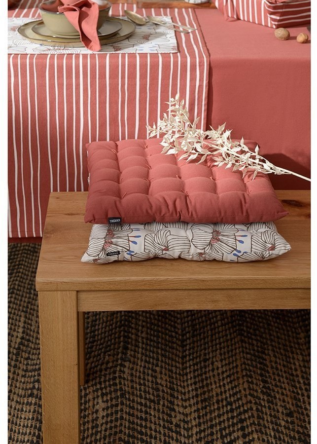 Подушка на стул из хлопка молочного цвета с принтом Цветы из коллекции prairie, 40х40 см (69761)