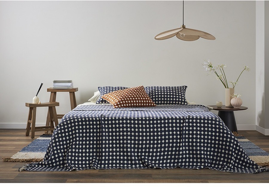 Чехол на подушку из хлопка polka dots темно-синего цвета из коллекции essential, 40x60 см (76968)