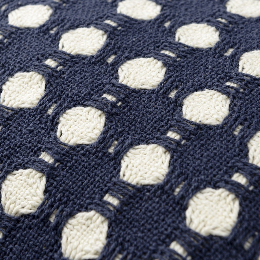 Чехол на подушку из хлопка polka dots темно-синего цвета из коллекции essential, 40x60 см (76968)