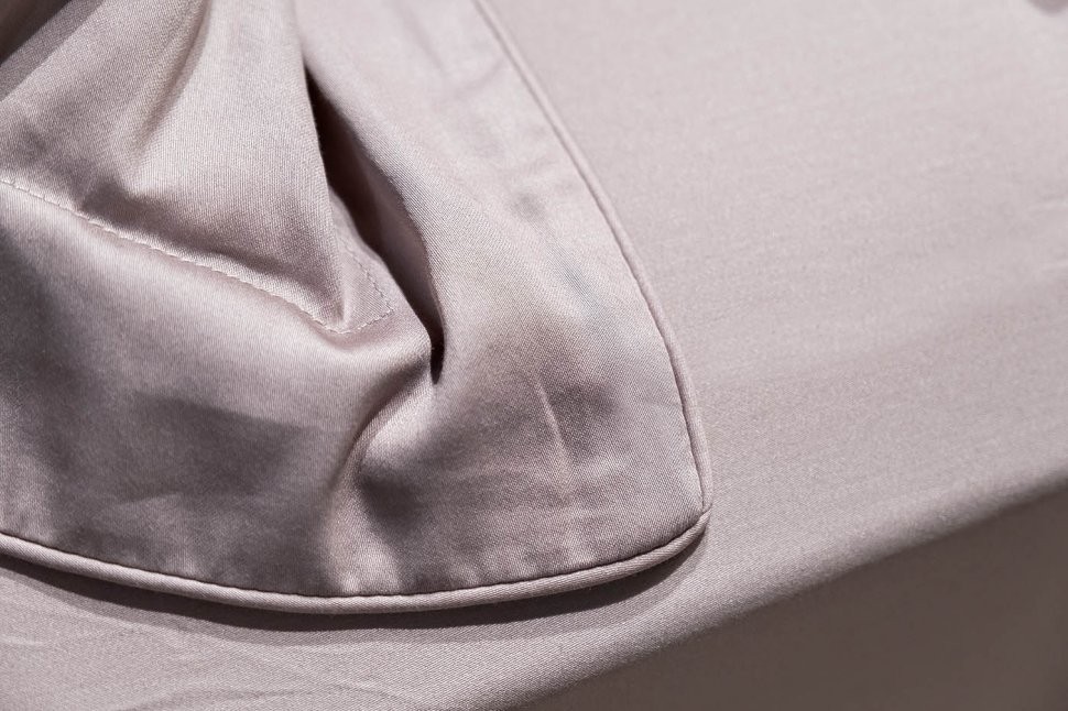 Простыня на резинке сатин пудреная роза 160*200*30 (TT-00010360)