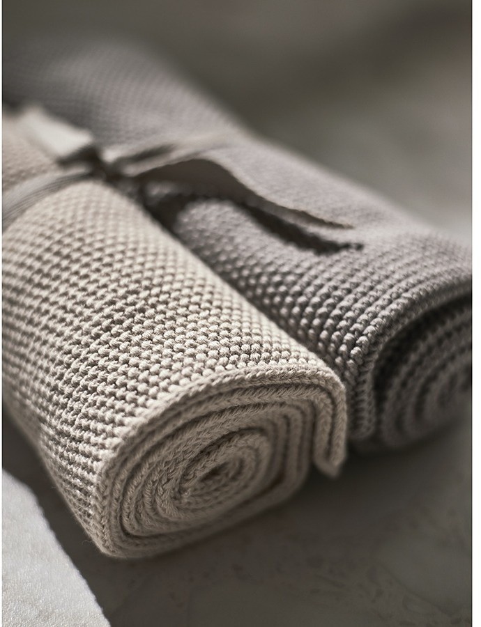 Набор из двух кухонных вязаных полотенец из коллекции essential, серое/экрю (77466)
