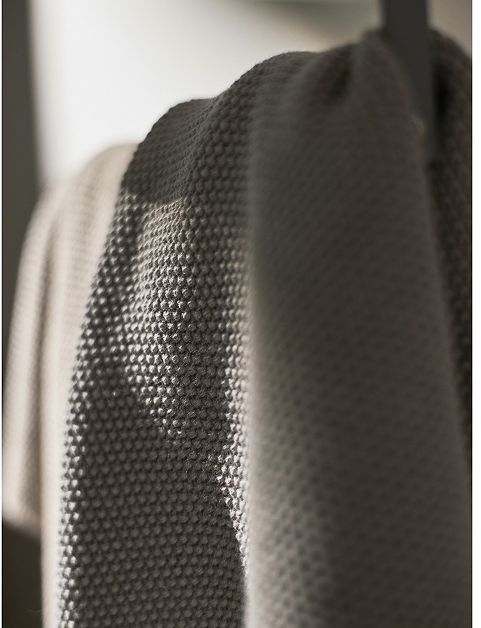 Набор из двух кухонных вязаных полотенец из коллекции essential, серое/экрю (77466)