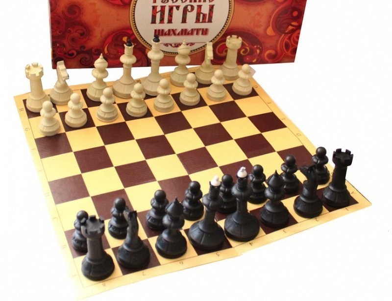 Шахматы "Айвенго" с доской из микрогофры (32885)