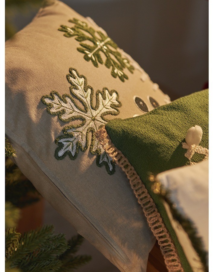 Подушка декоративная с вышивкой snow flakes из коллекции new year essential, 45х45 см (75361)