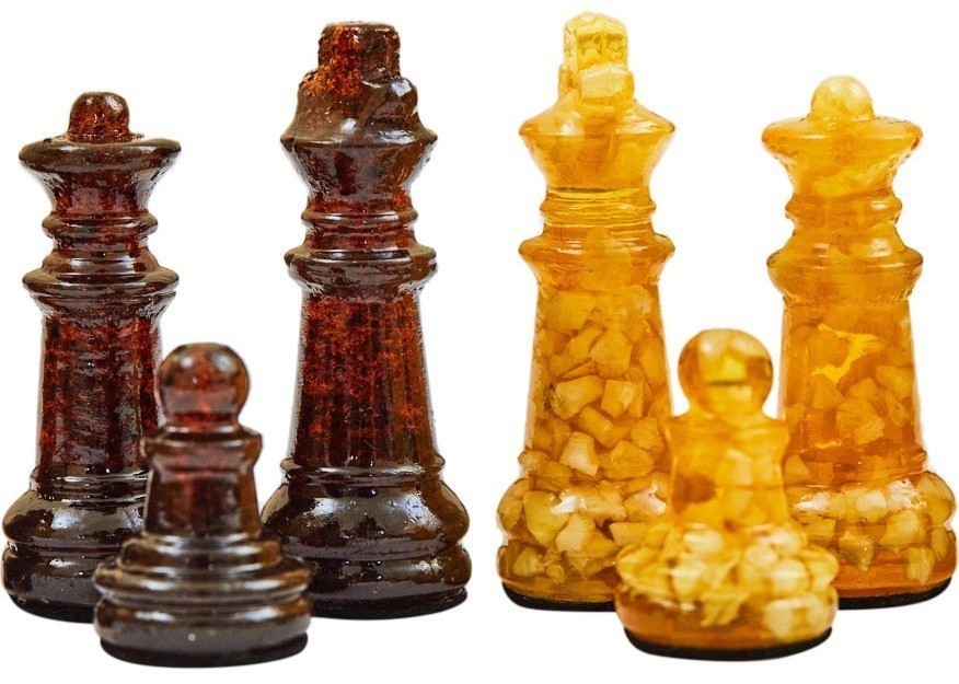 Шахматные фигуры из янтаря мини для доски 25*25 из янтаря (30100)