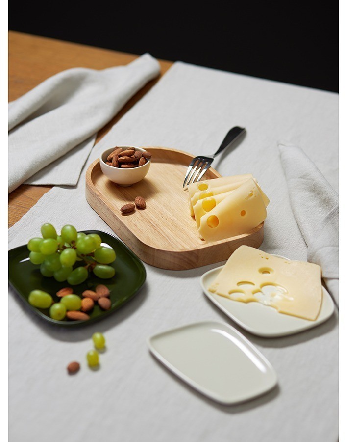 Набор из 4-х сервировочных тарелок на деревянном подносе sorrento (78439)