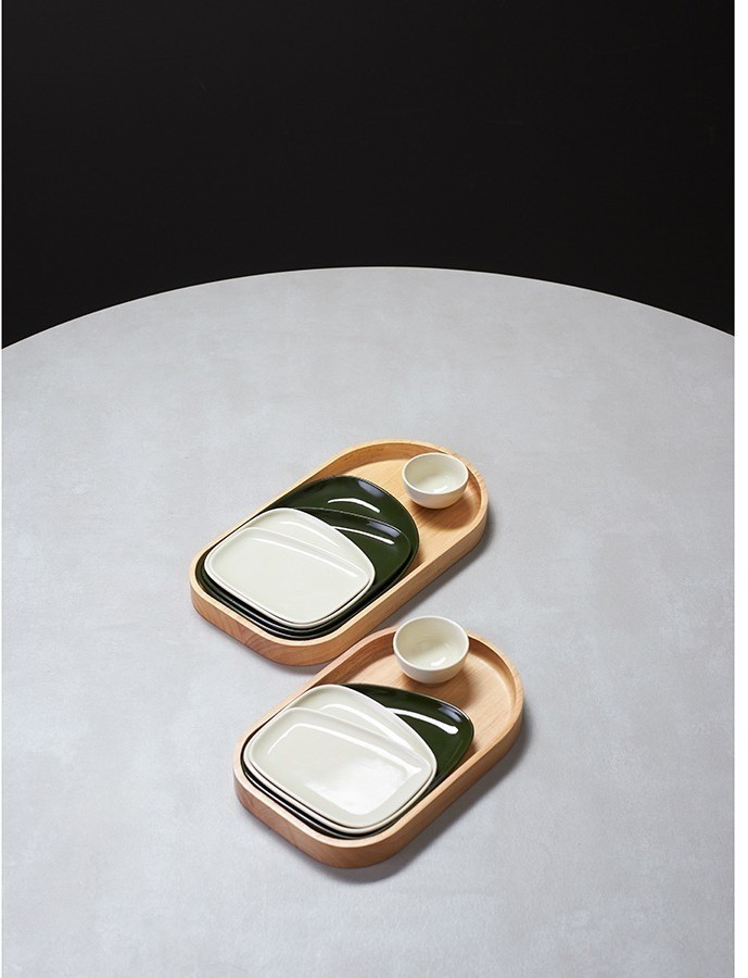 Набор из 4-х сервировочных тарелок на деревянном подносе sorrento (78439)