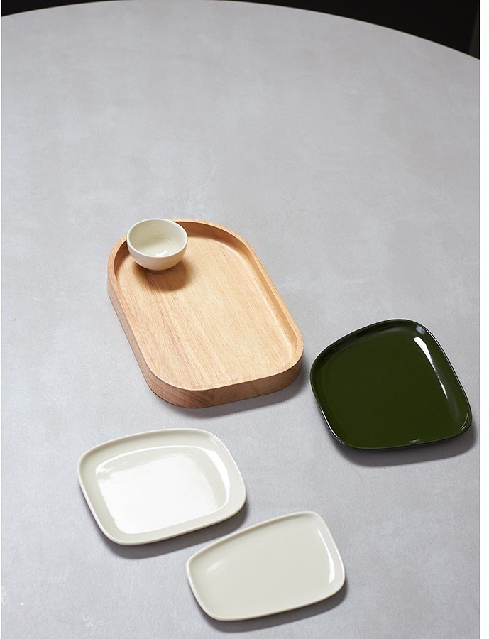 Набор из 4-х сервировочных тарелок на деревянном подносе sorrento (78439)