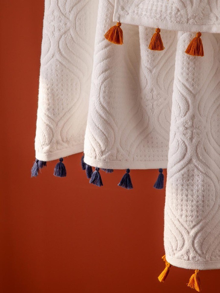 Полотенце для рук белое, с кисточками темно-синего цвета из коллекции essential, 50х90 см (75409)