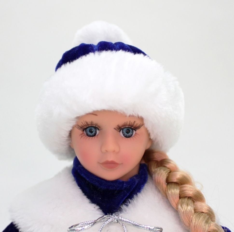 Снегурочка в синей с белым шубе и шапке 40 см (84666)