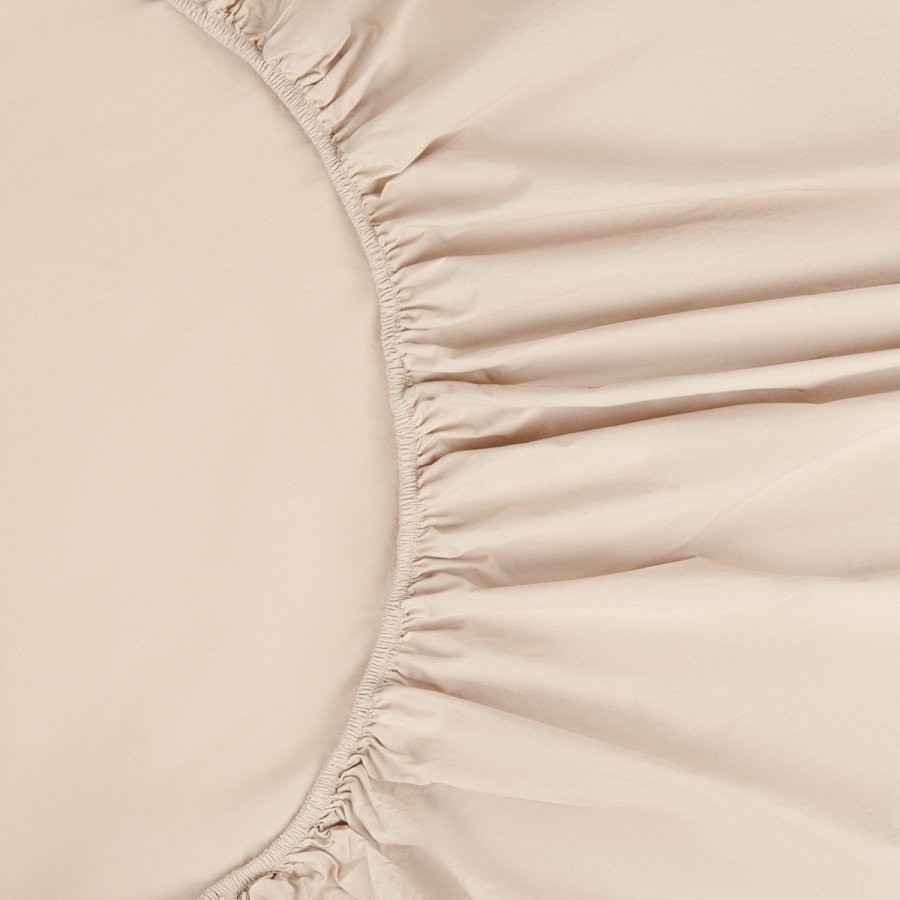 Простыня на резинке бежевого цвета из органического стираного хлопка из коллекции essential, 180х200 см (69394)