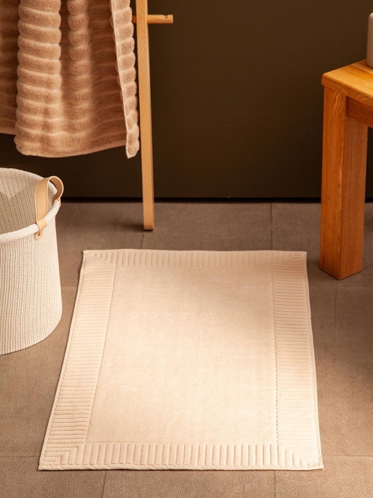 Коврик для ванной с фактурным бортиком кремового цвета из коллекции essential, 50x80 см (79170)