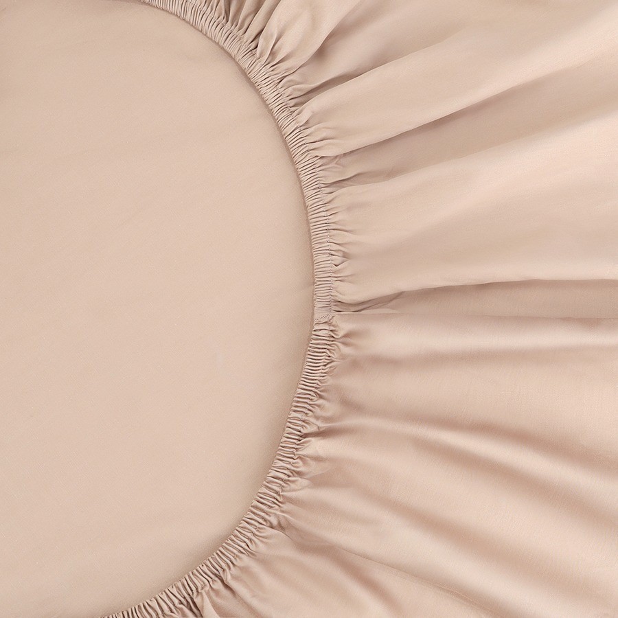 Простыня на резинке из премиального сатина бежевого цвета из коллекции essential,  180х200х30 см (79841)
