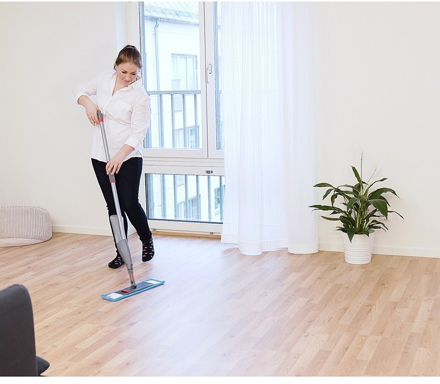 Швабра для мытья пола с распылителем, телескопической ручкой 130 см и насадкой (68934)