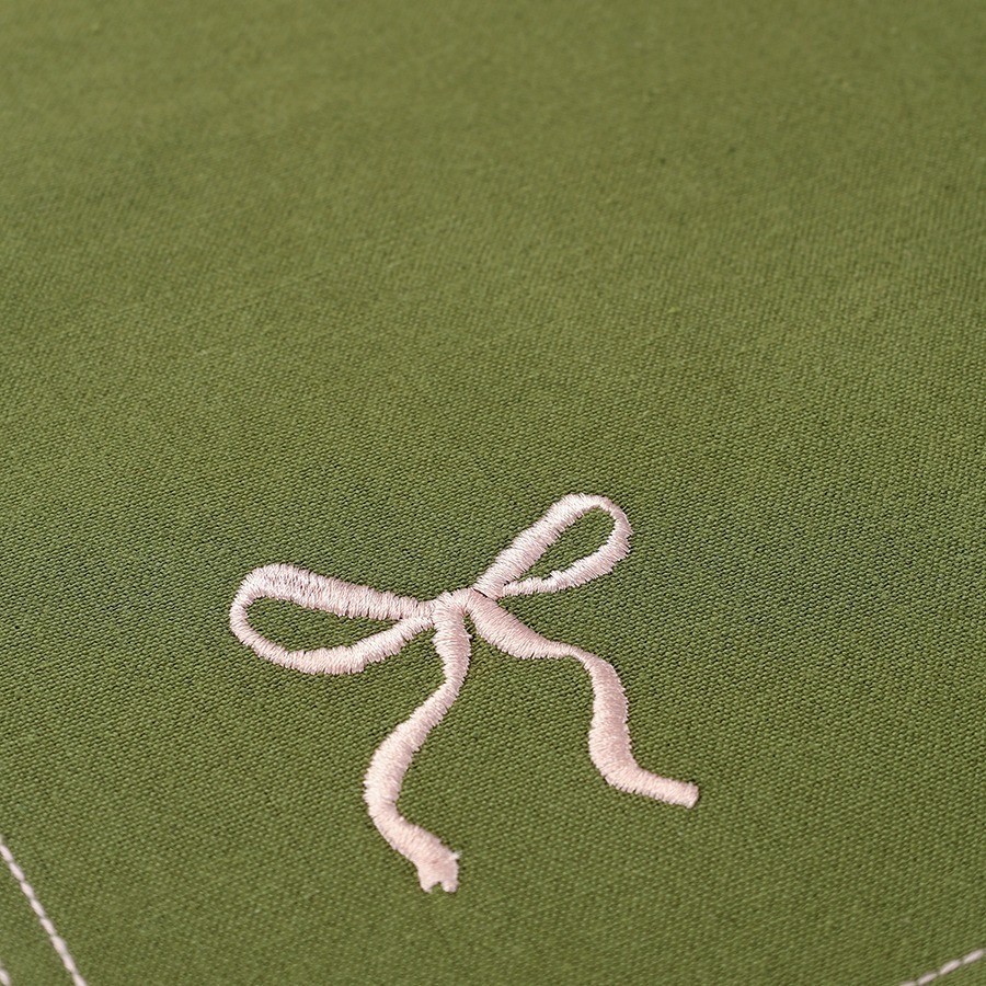 Дорожка на стол fancy bows оливкового цвета из коллекции essential, 45x150 см (79423)